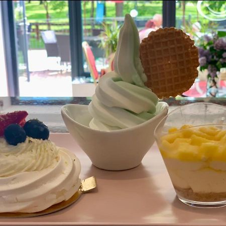 Готель Cafe De La Creme Kuzelov Екстер'єр фото