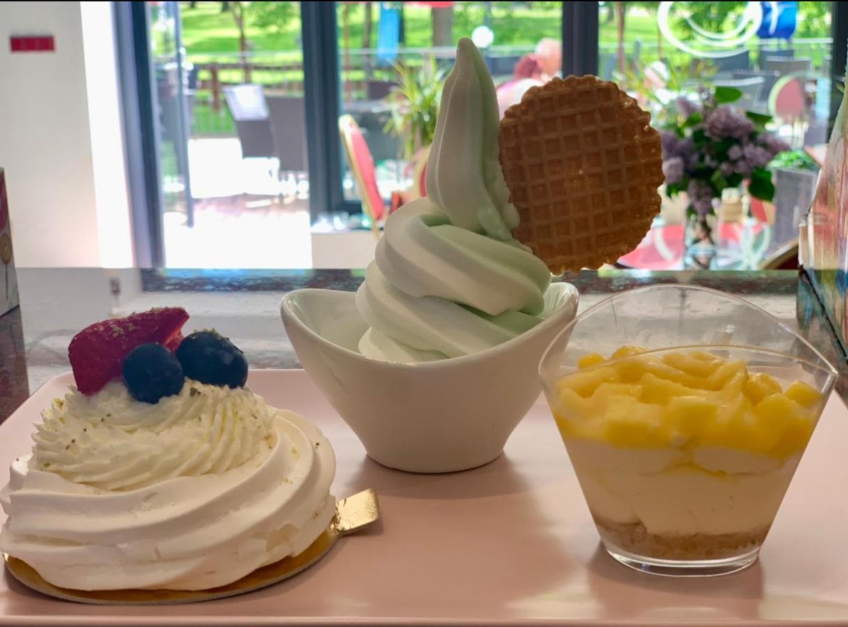 Готель Cafe De La Creme Kuzelov Екстер'єр фото
